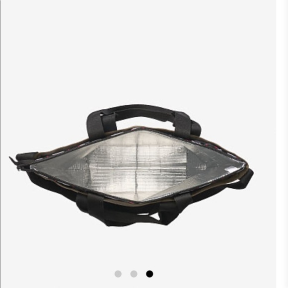 VS Pink 2-in-1 army green tote with cooler insert - Picture 3 of 6